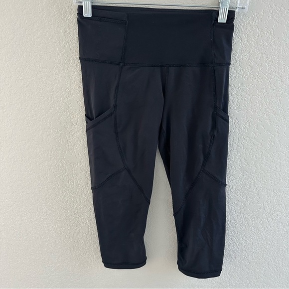 Lululemon Lululemon Outrun 17" Crop
Black size 4 - Picture 4 of 12